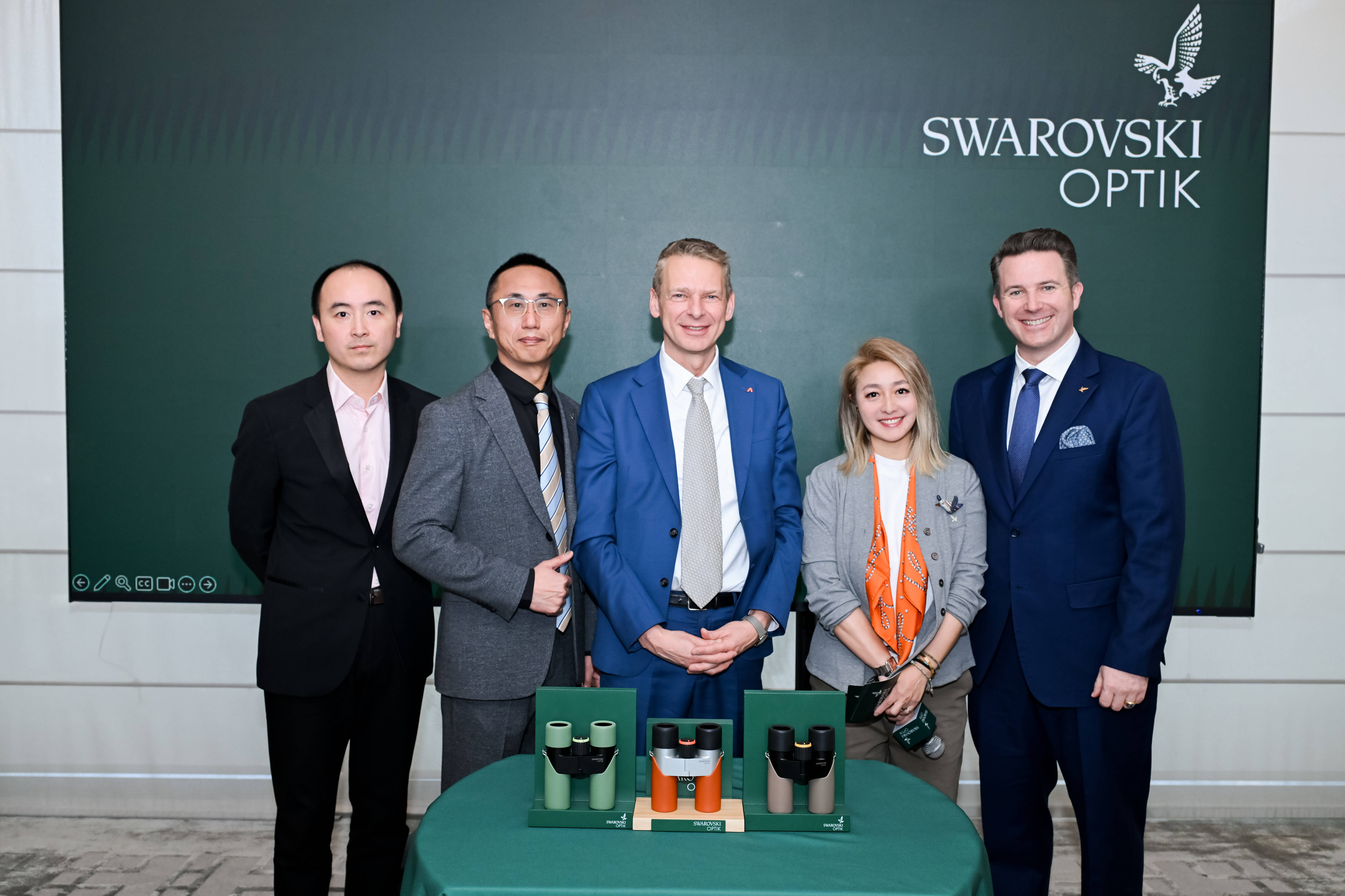 奥地利驻华大使馆商务参赞、施华洛世奇光学奥地利总部代表及中国区管理团队.jpg
