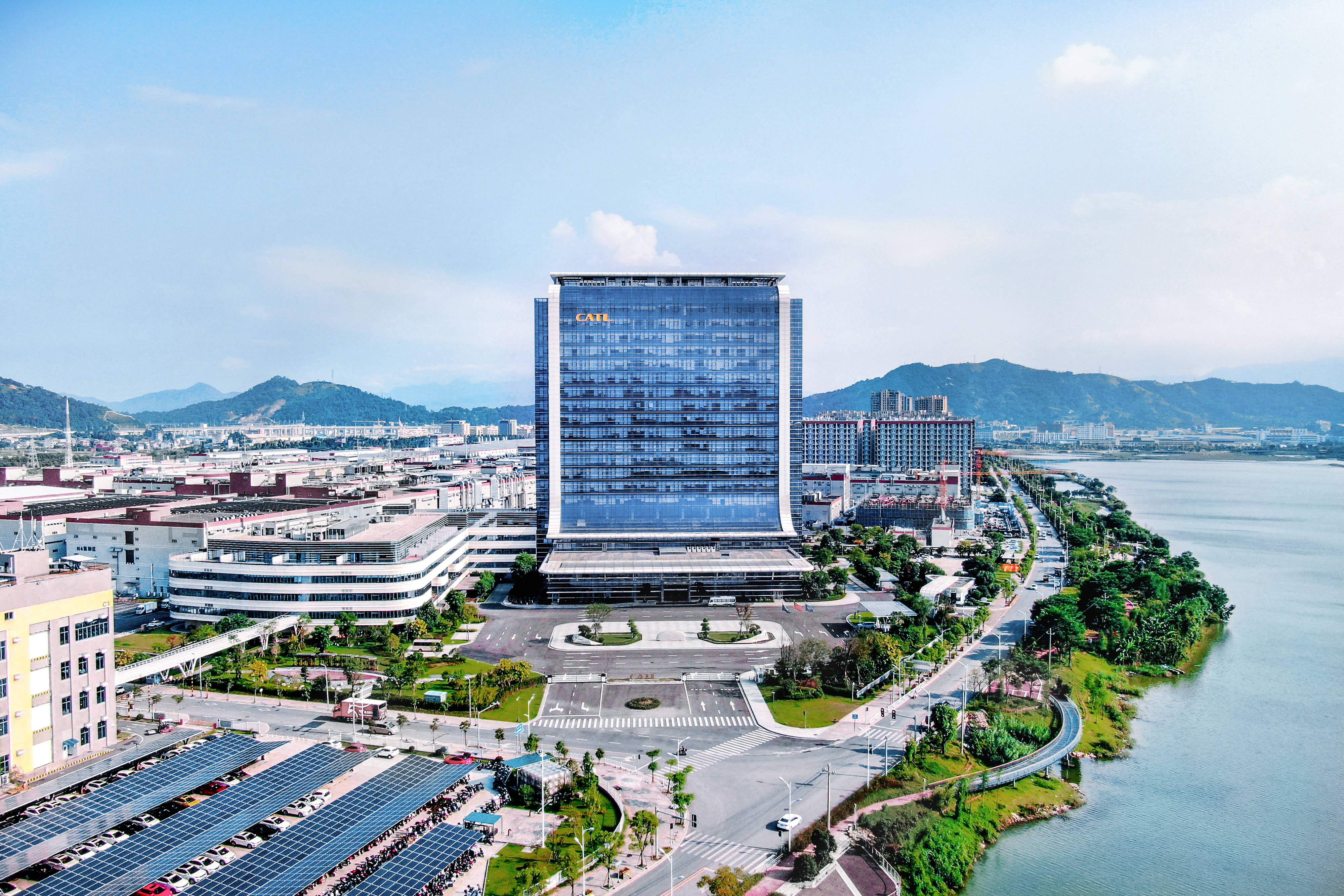 《宁德时代曾毓群阐释科学精神：求真更较真 坚守新能源创新底线》