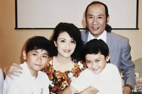 sohu-81-岁-TVB-资深演员李家鼎曝家庭风云威尼斯人体育，与宗子决裂引温情-1778227809145-787f9a.jpg