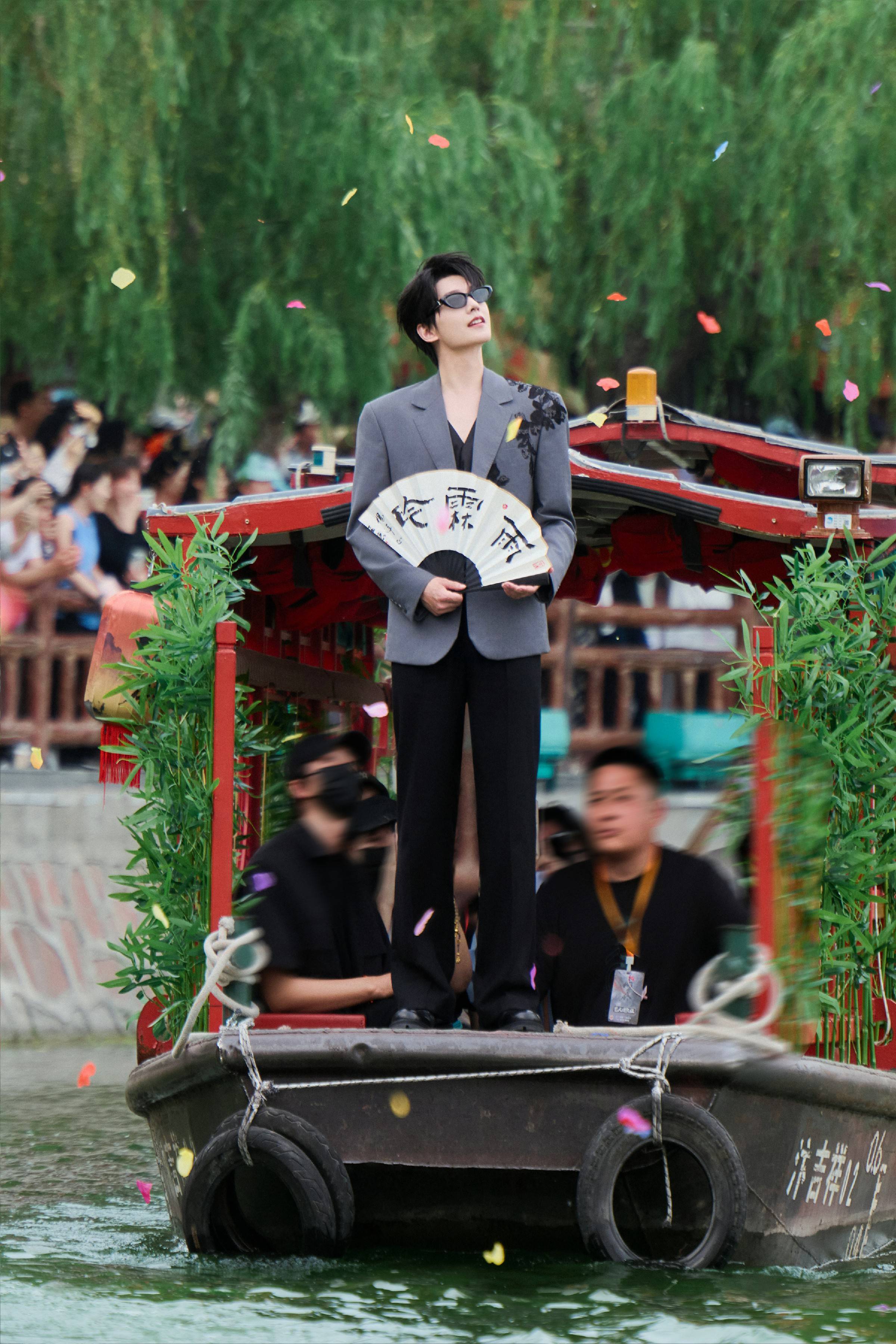 杨洋现身开封 共赴《雨霖铃》武侠之约