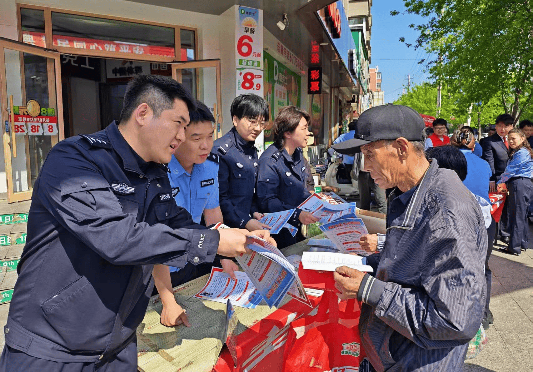 黑龙江望奎县：把民法知识从书籍里搬到群众中