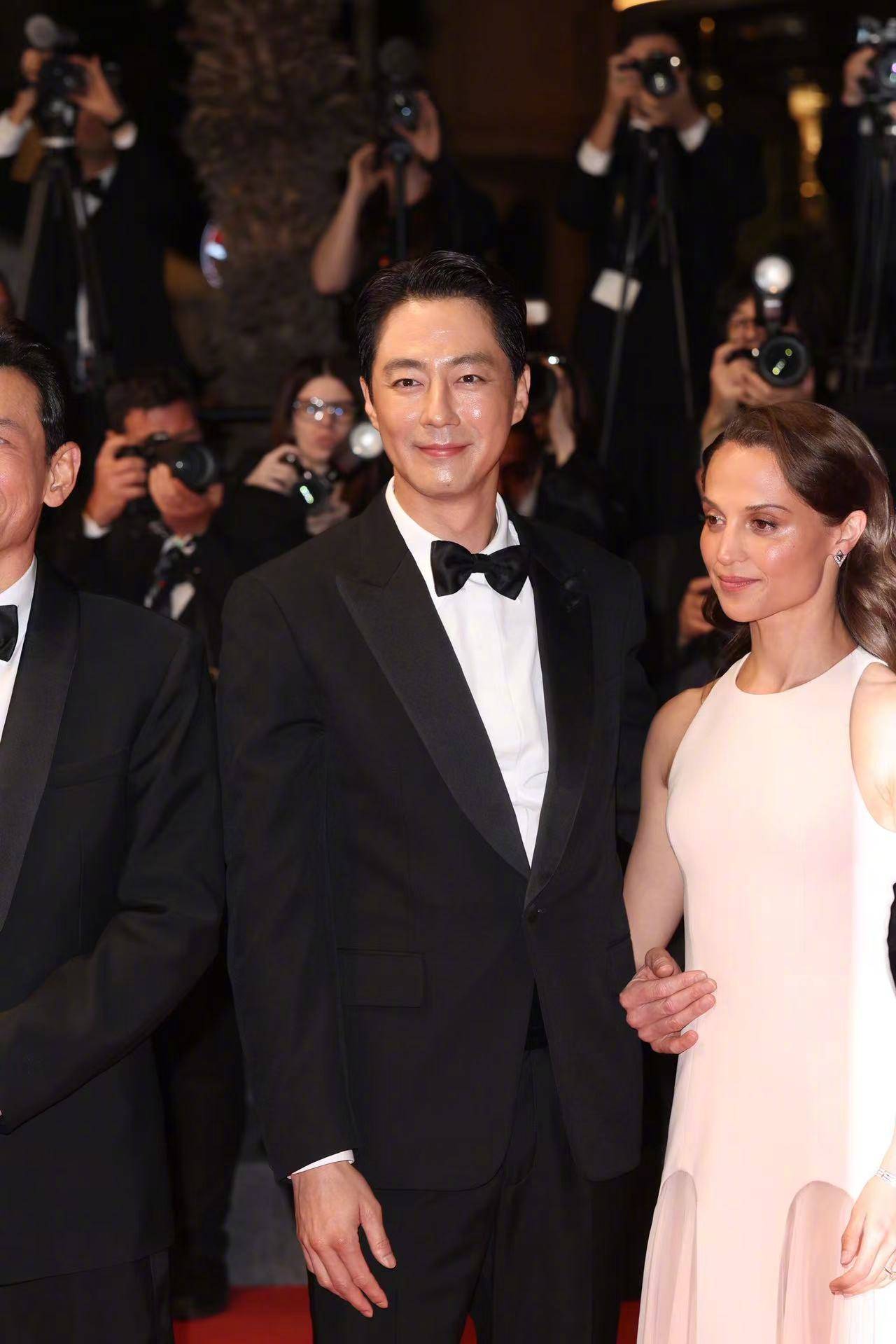 戛纳主竞赛入围片《希望》首映红毯 主演赵寅成黄政民“法鲨”“坎妹”等亮相