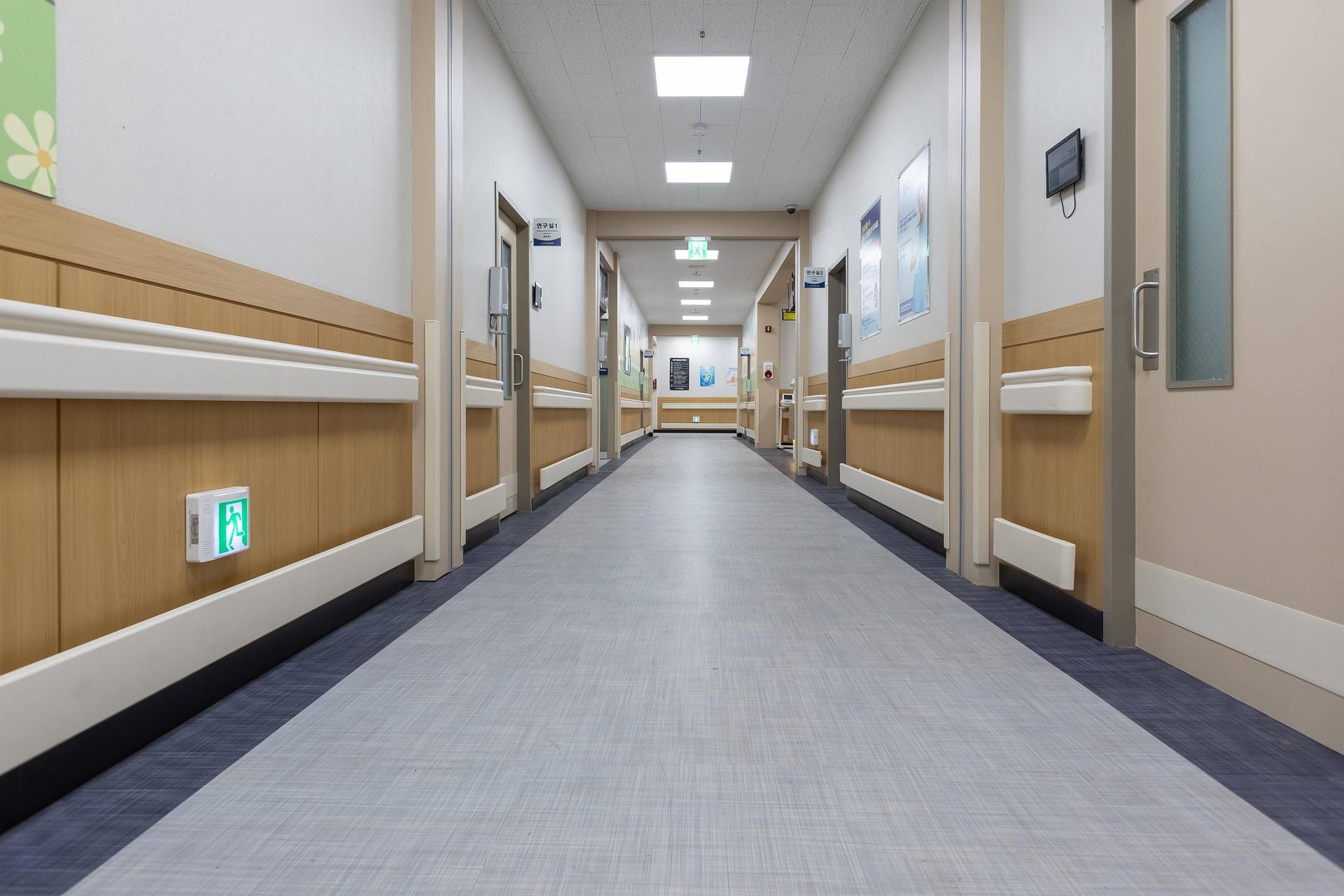 mspark0-hallway-5979689_1920.jpg