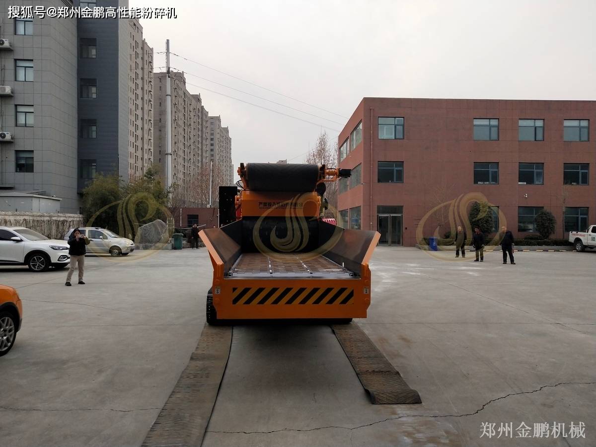 履带式木材综合破碎机_手机拍摄_履带式木材综合破碎机_1400-600履带式综合破碎机-手机拍摄_046.jpg