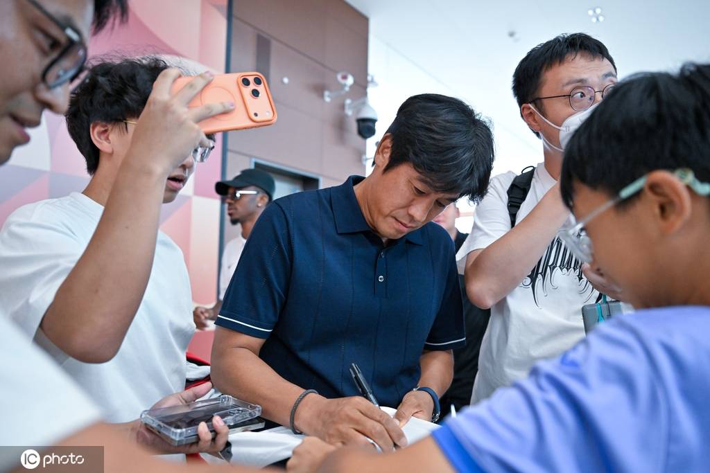 故人归来！徐正源重返成都受热捧 29日迎战老东家(图)