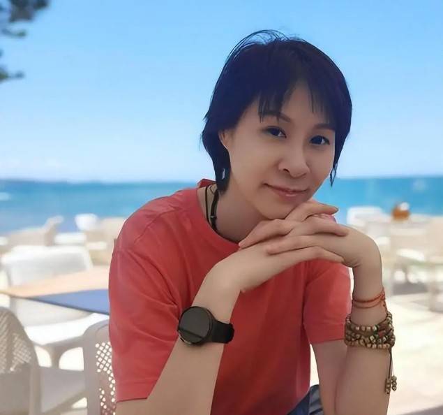 女排奥运冠军赵蕊蕊,退役后成为著名作家,如今45岁美得不敢认