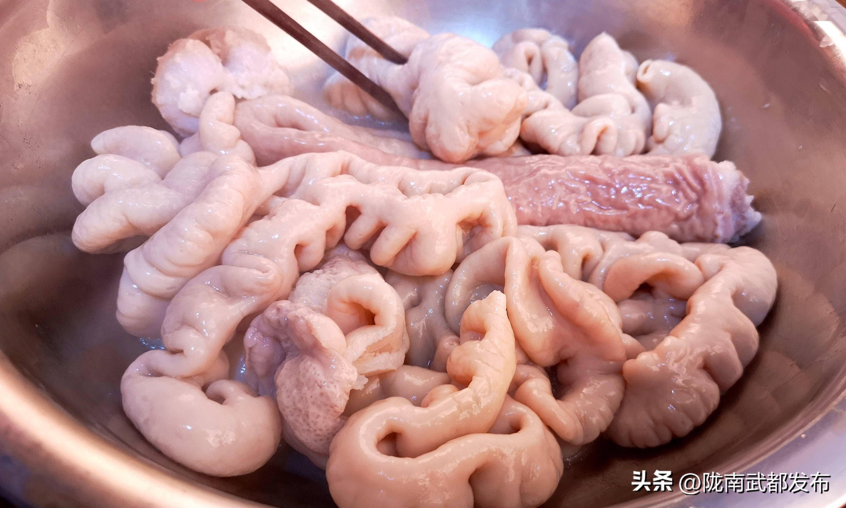 清洗猪大肠，不用盐不用醋，巧用1味料，洗得快又干净，没腥臭味_搜狐网