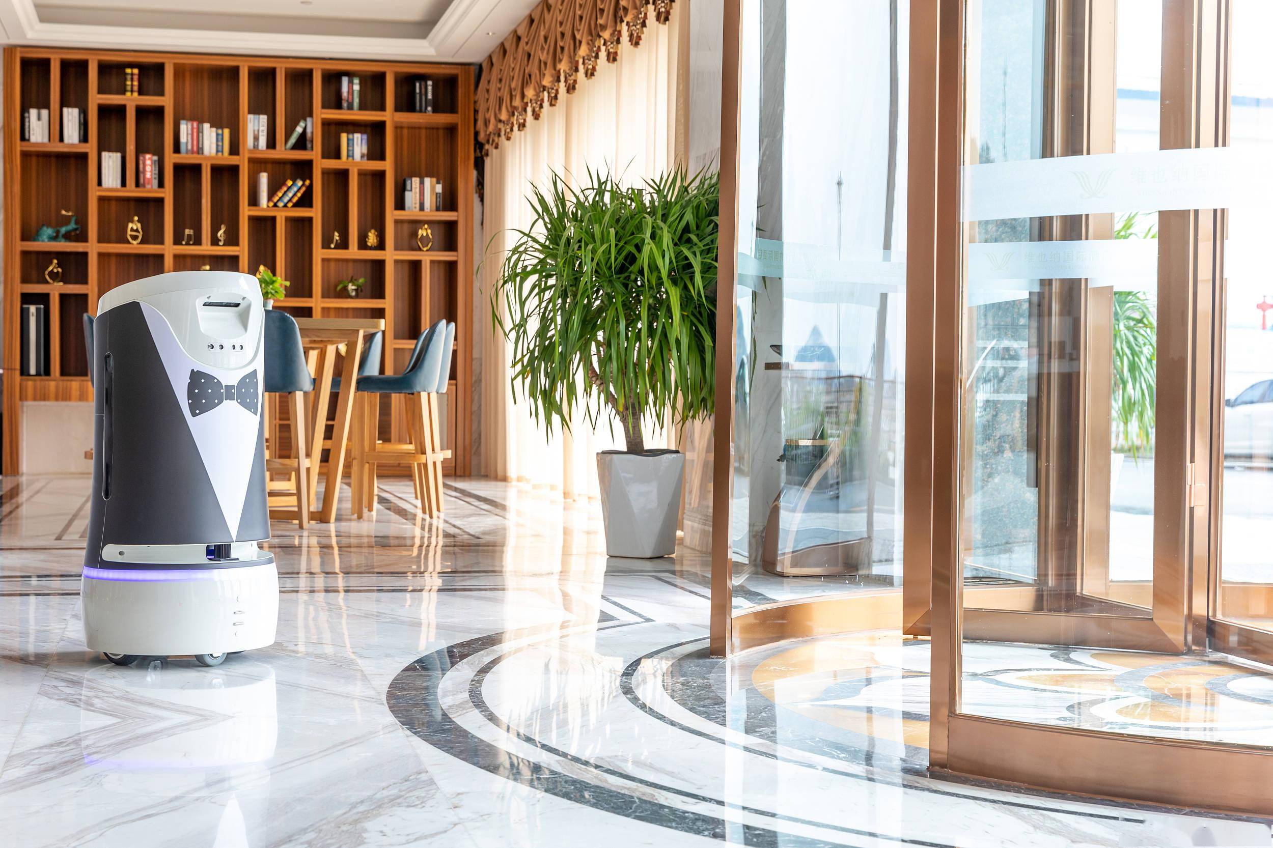 商用服务机器人的ab面:高毛利下卖的多亏的多,挖掘刚需性价值是关键