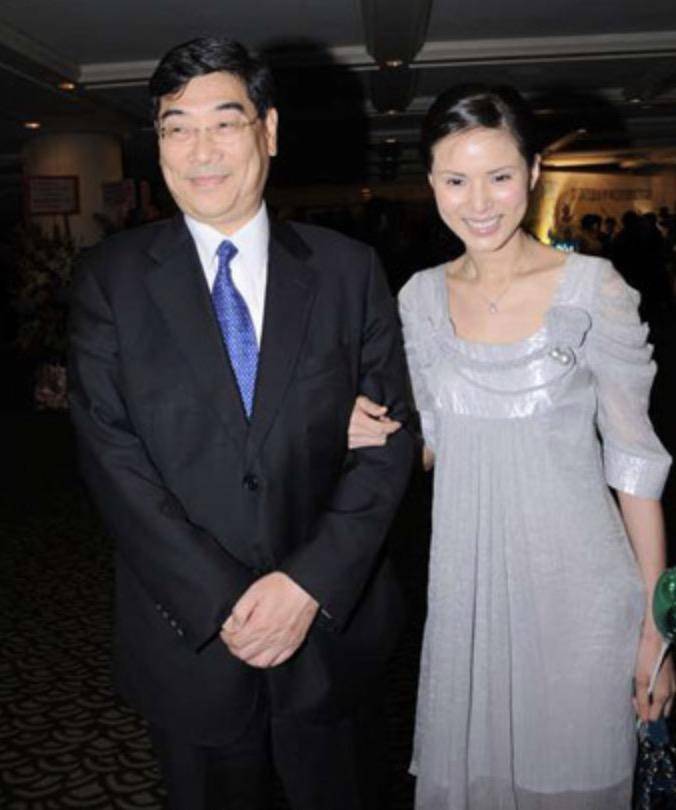 巅峰隐退,错失豪门,57岁的她活成这样_李若彤_徐克_郭应泉