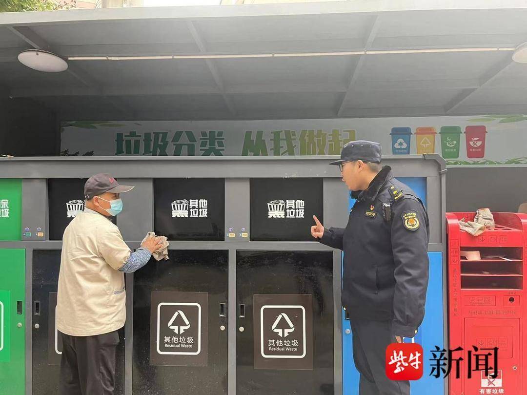 南京雨花臺城管開展垃圾分類宣傳進小區行動_管理_執法_生活