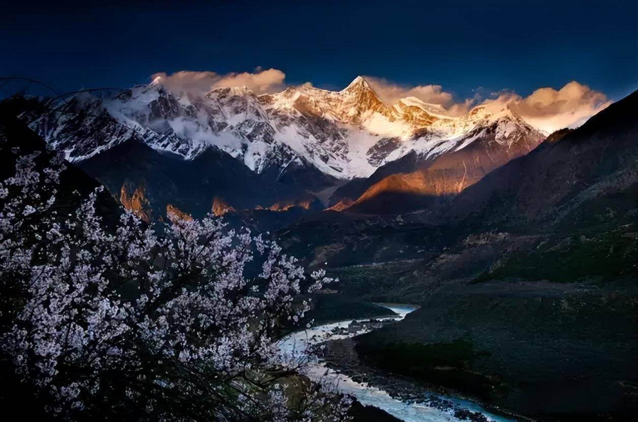 索松村三座雪山图片