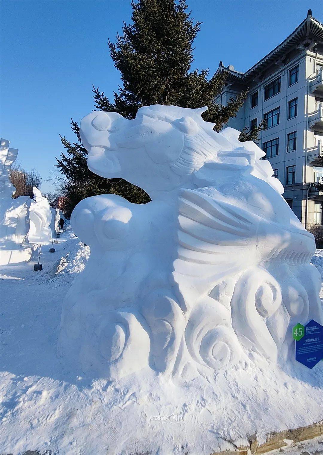 【激情迎亚冬 冰雪暖世界】57件雪雕作品惊艳亮相哈工程