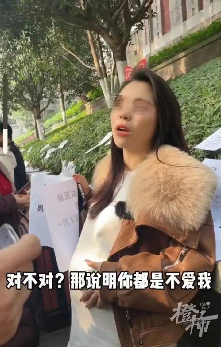 官方辟谣女子挺5个月孕肚征婚,系自媒体为吸引流量编造虚假信息