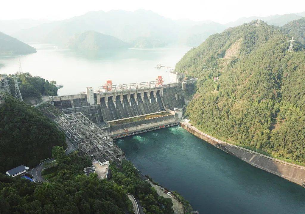 建德文史 | 回忆周总理视察新安江水电站建设往事_工地_工程_水泥