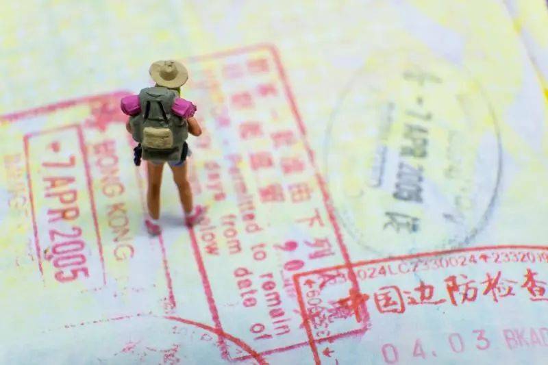 ，全年入出境旅游人次和国际旅游收入将分别超过2.64亿人次、1070亿美元。