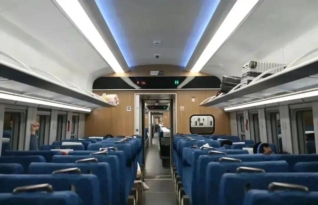 成都东63安康63广州白云!_列车_旅客_车厢
