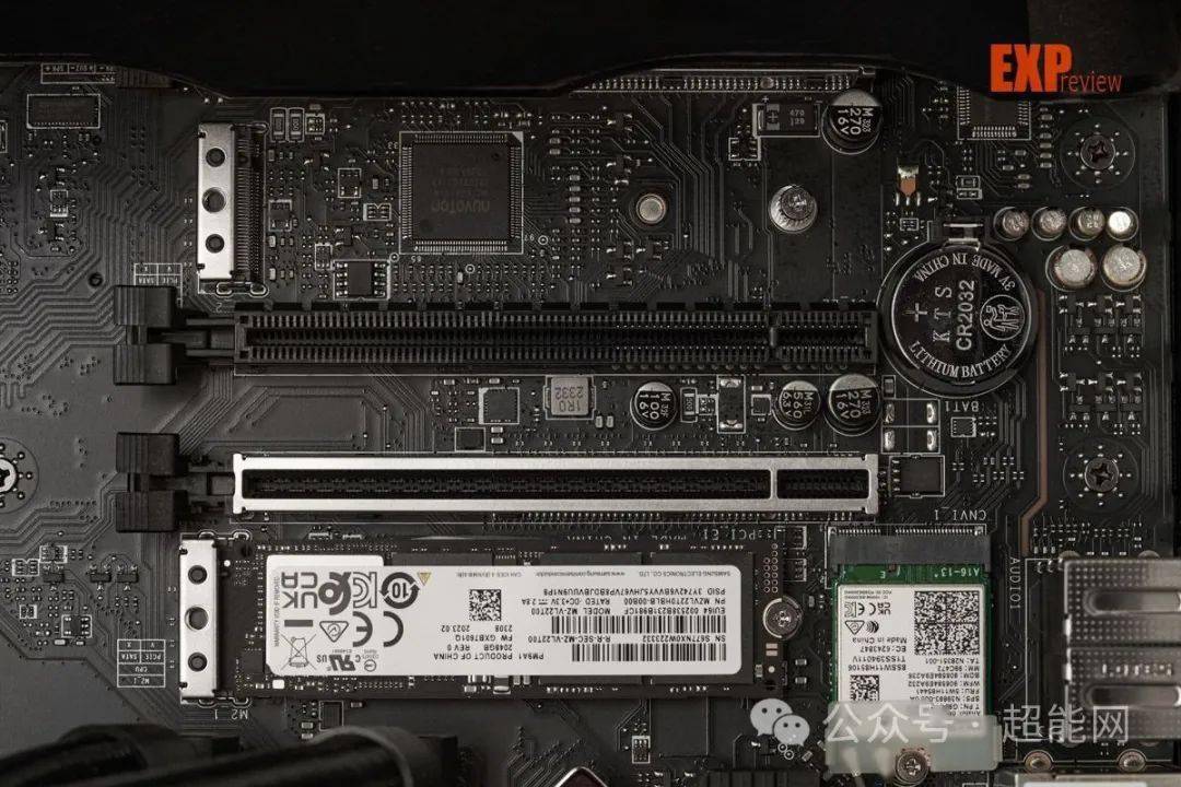 拆掉显卡后就能更好的看清楚主板,海皇戟x2 14th所配的是一块matx的