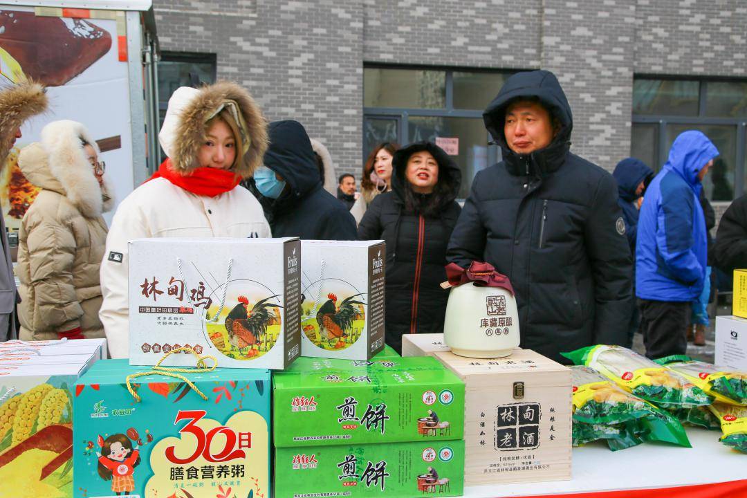 大庆温泉景区出现多处"显眼包",你偶遇了吗?_雪地_冰雪_林甸