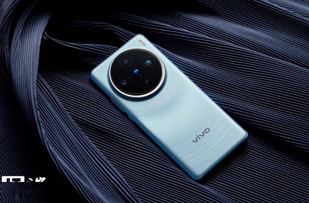 vivo x100 pro   手机配备 2k 三星 e7 屏,lyt900 主摄_新机_潜望镜