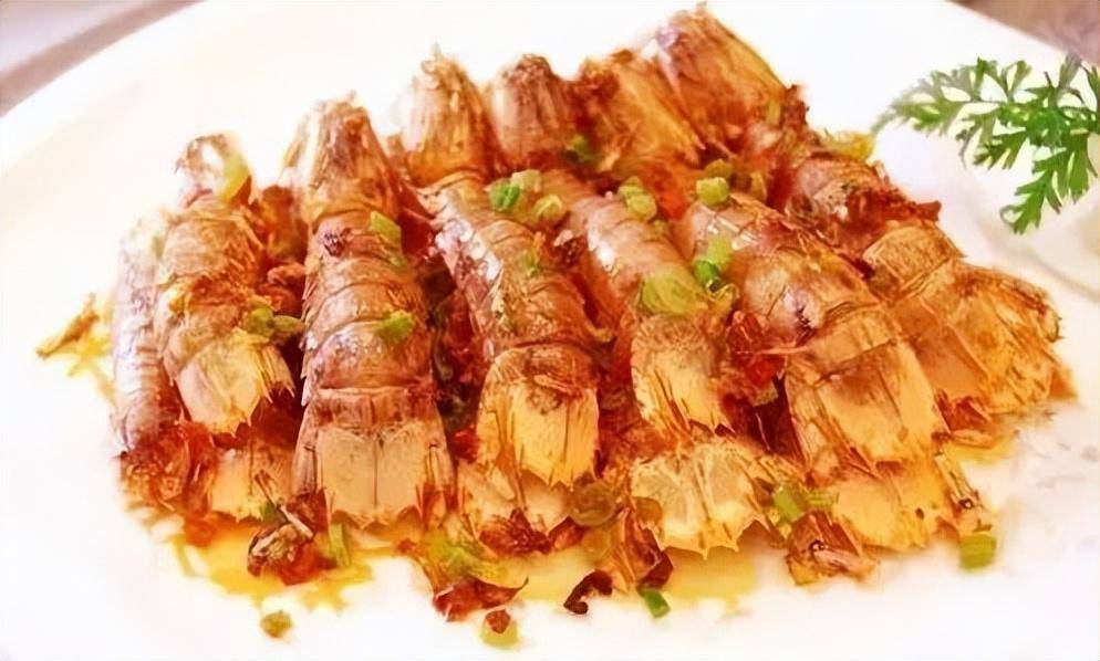 焖子梭子蟹水泡蛾螺丹东板栗丹东草莓大香蕉汽水,鸭绿江啤酒,津美乐