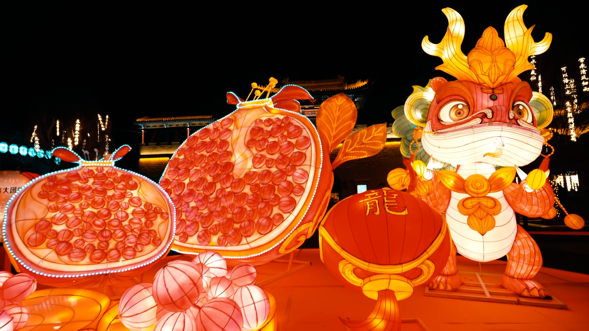 "双宁灯会"点亮高原夜空