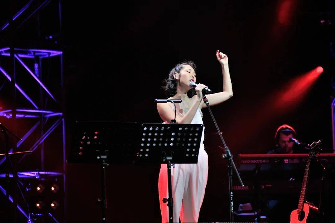 王若琳 | 一位无法被定义的音乐才女_嗓音_joanna_自由