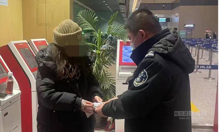 遗失身份证,包裹全都找到丨冰城交警景区变身"小管家"_哈尔滨_游客