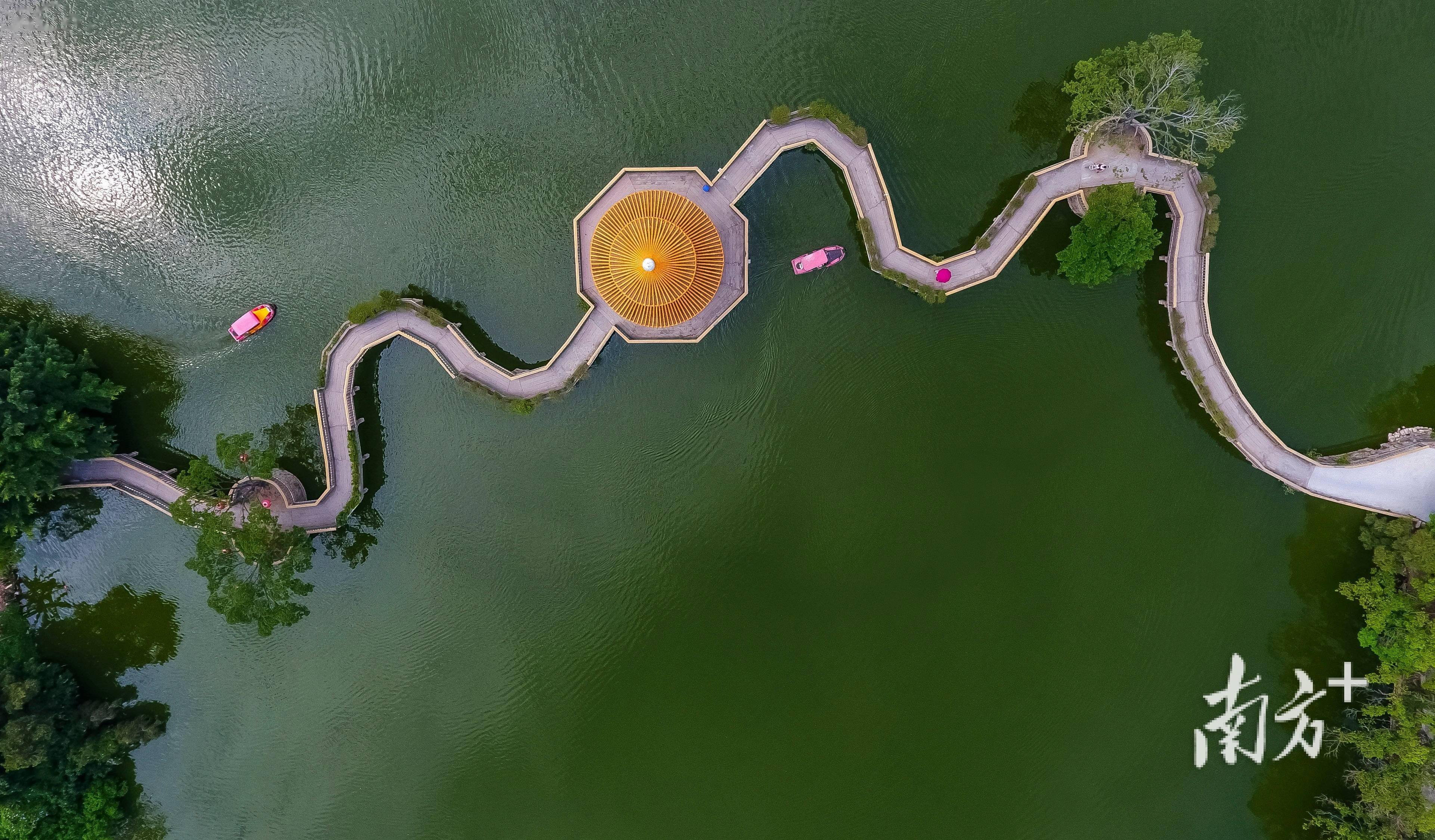 揭阳西湖公园的生态美景.高空鸟瞰揭阳楼广场.