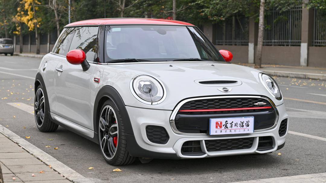 现在f56这一代mini jcw的二手价格已经下探到了20万以内,这样的价格