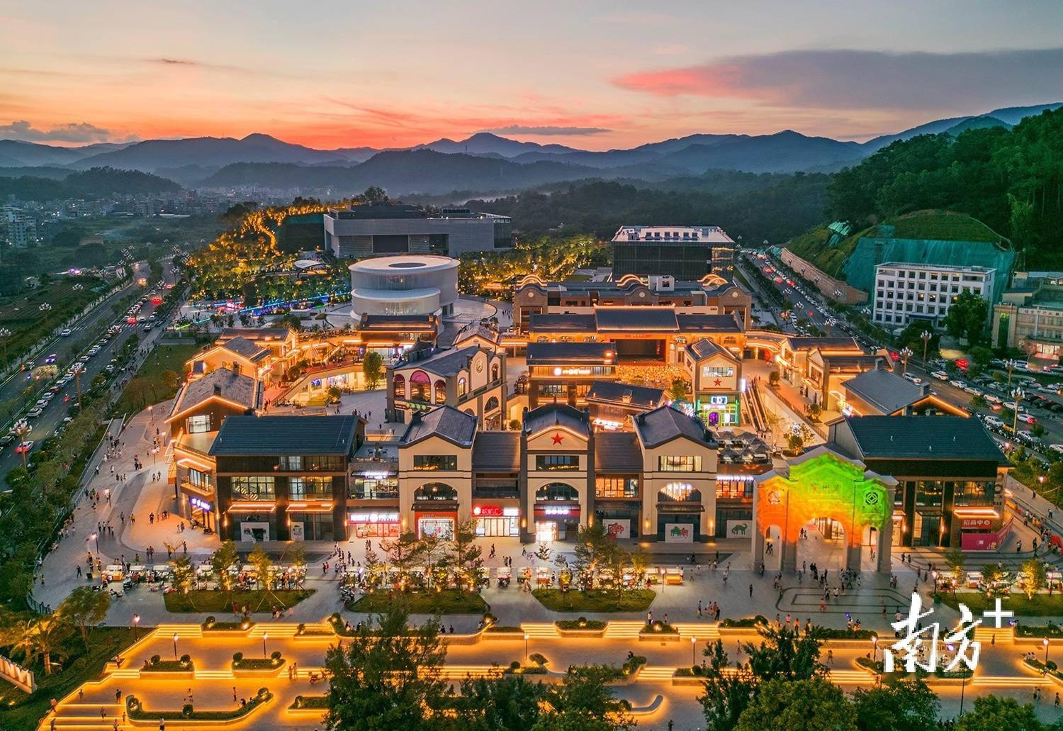 "的积累,今年向"线上贯通""面上铺开"拓展,茂名县镇村发展进入新阶段