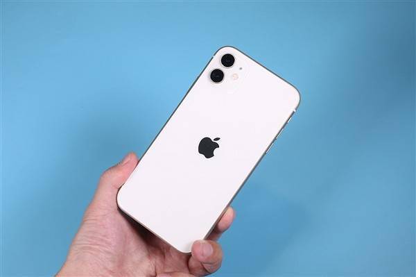 iPhone成去年中国最畅销手机背后：国人换机率暴降 愿花高价买苹果能用更久 