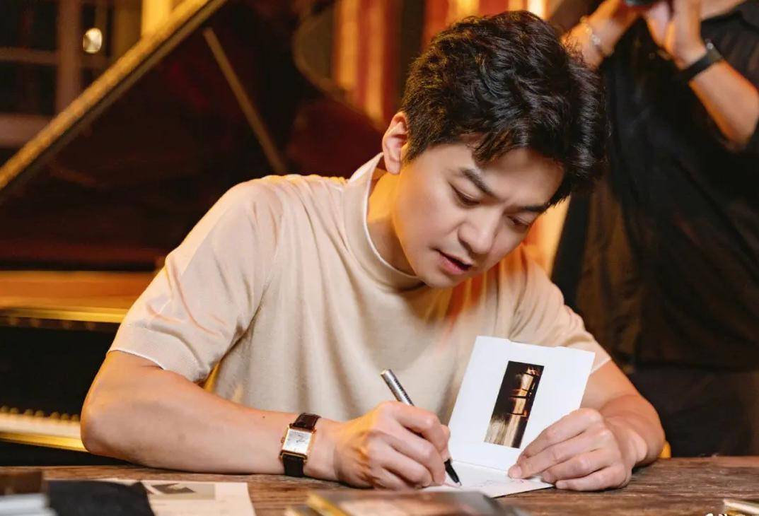 难过时不经意遥望远方曾经的乡音悄悄地隐藏说不出的诺言一直放心上有