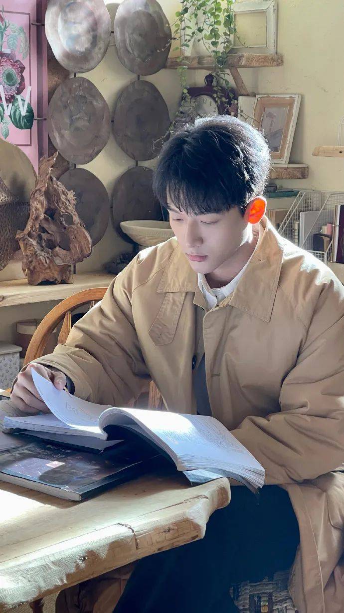 网友们心中新晋男神"张晚意"可是我们湖北十堰的哦,他曾就读于十堰市