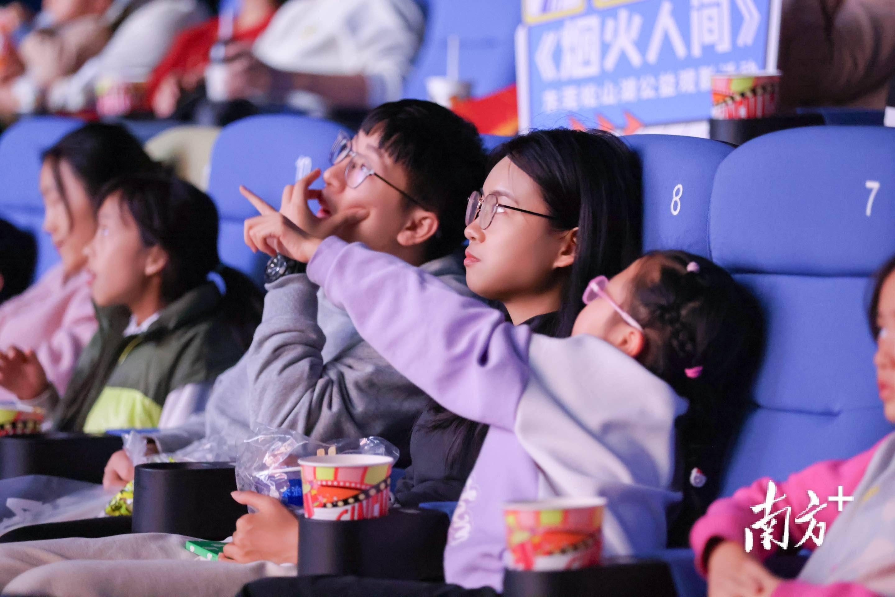 公益电影《烟火人间》走进松山湖_劳动者_企业_生活