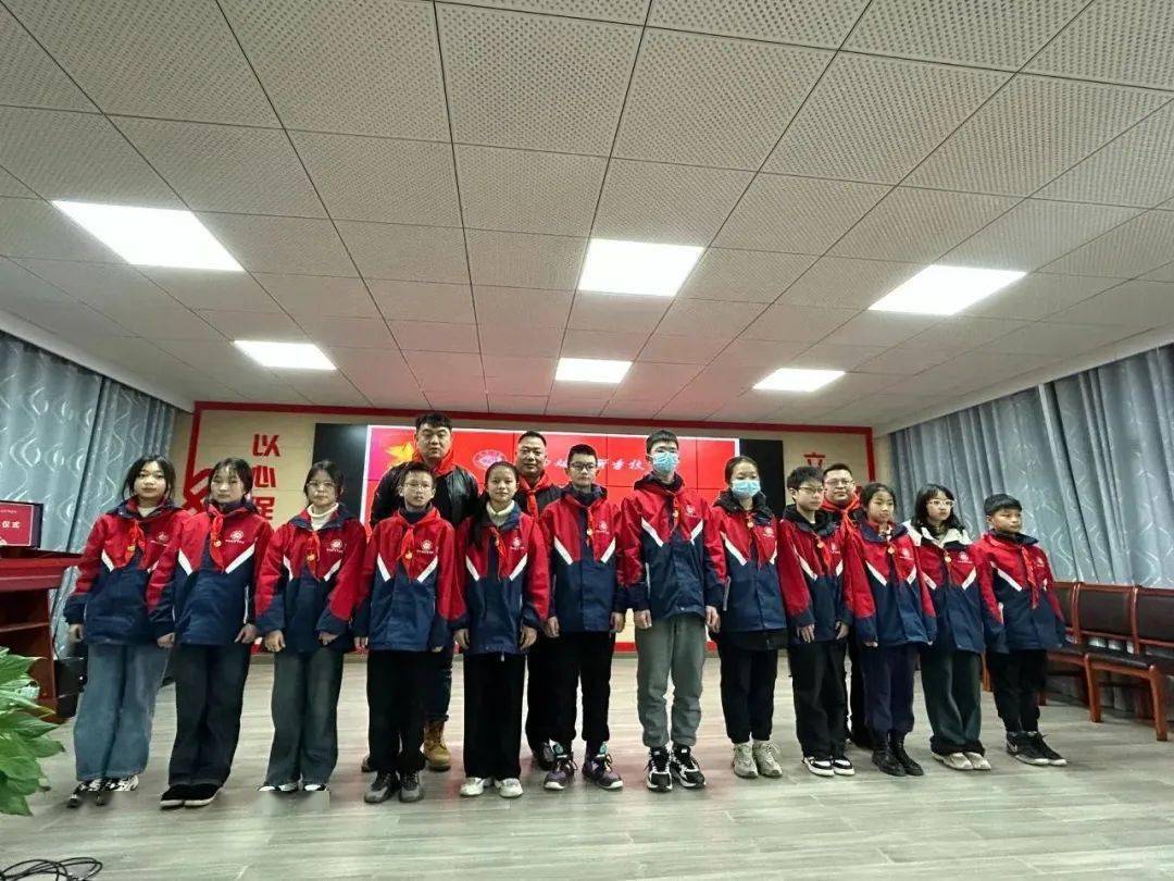 "星"光璀璨,"彰"显风采 ——邵阳县芙蓉学校"红领巾奖章"颁章仪式