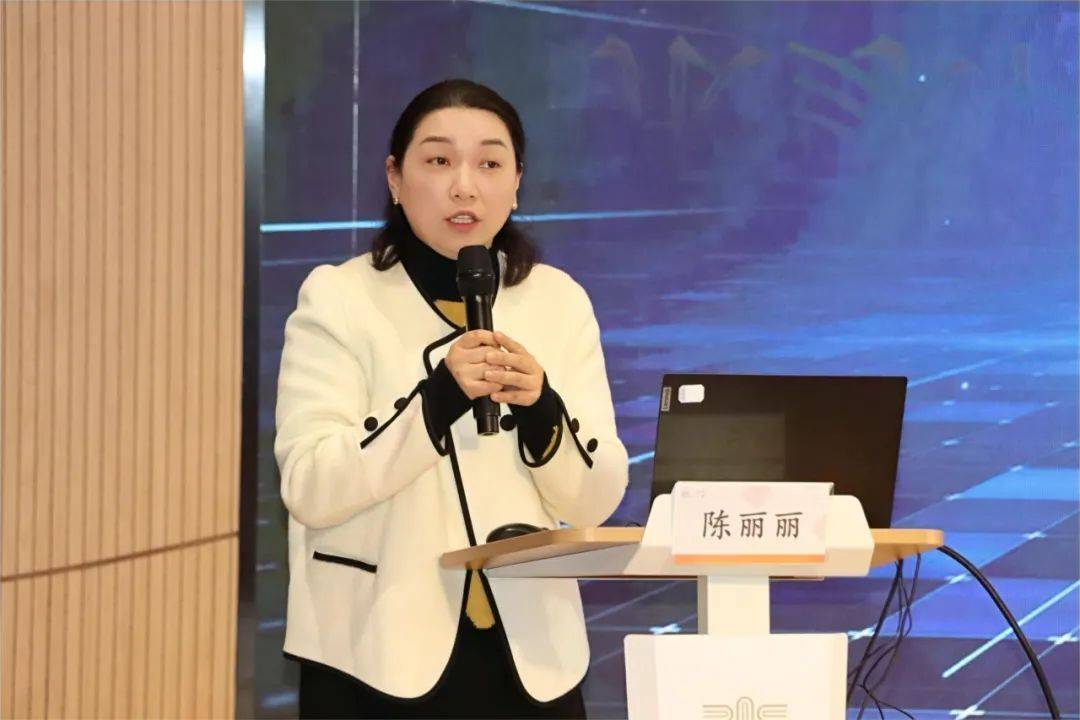 最后,市教师发展中心研训员陈丽丽对本次活动作了总结,她首先肯定了