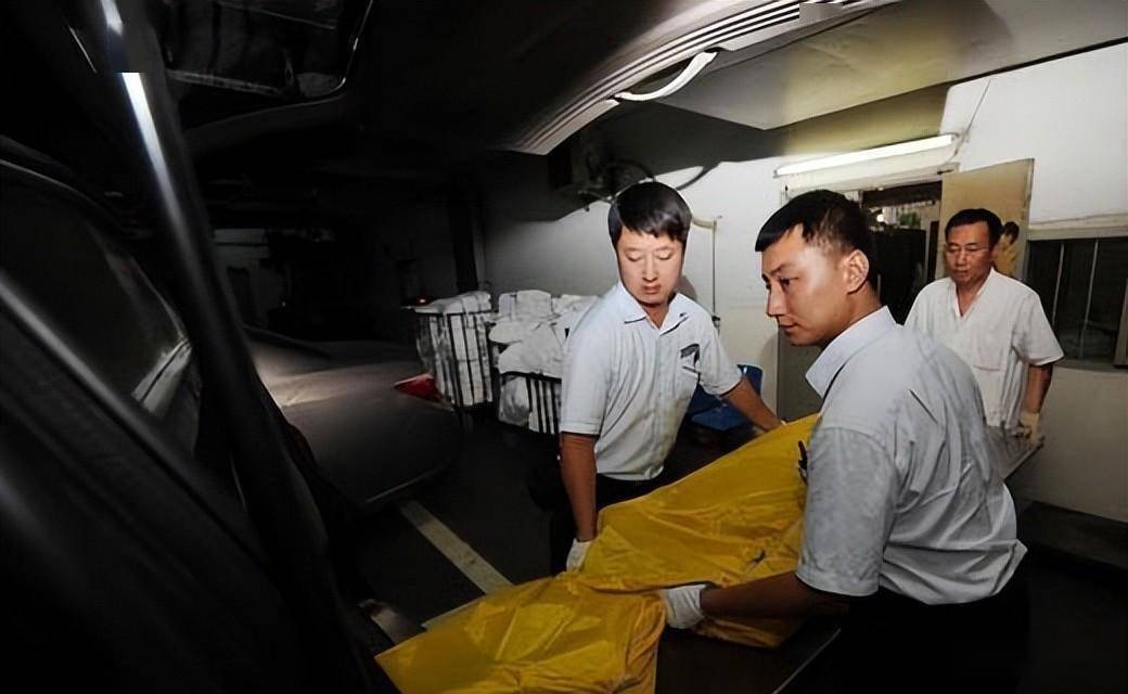 郑州灵车司机:见人不主动问好,不参加喜事,开车忌讳踩刹车_黄宝生