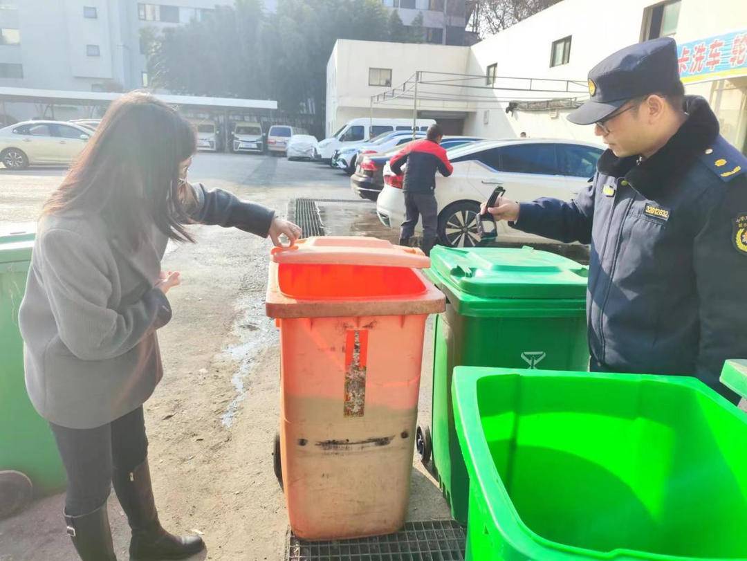 聚焦物业管理责任人,南京鼓楼区开展垃圾分类专项执法行动_小区_城管_工作