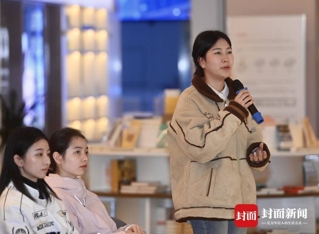 于成都体育学院的学生刘思彤向刘畅老师请教:"作为一名普通的大学生