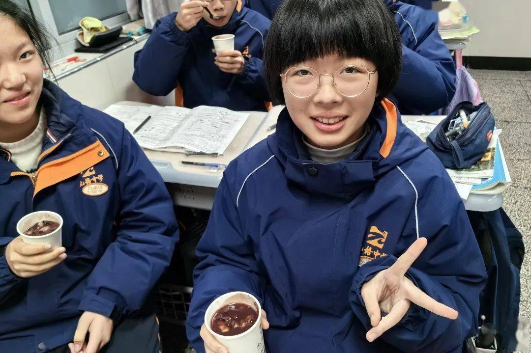 金清清初审 | 林国星再审 | 倪莎,杨玲萍终审 | 裘洪平绍兴市元培中