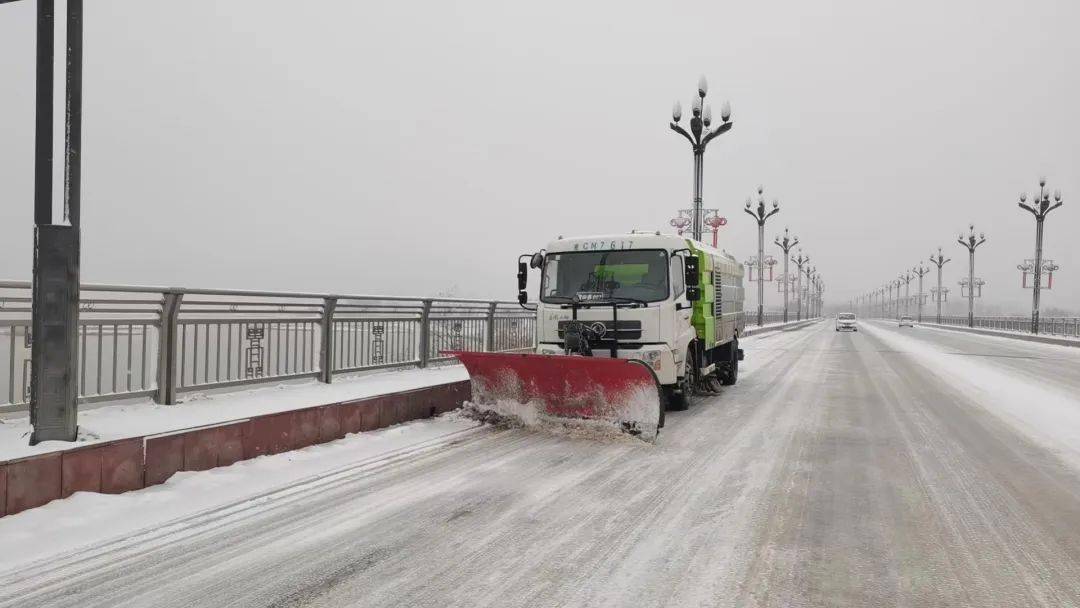 【融雪除冰保暢通 不畏嚴寒顯擔當】洛陽市公路部門除