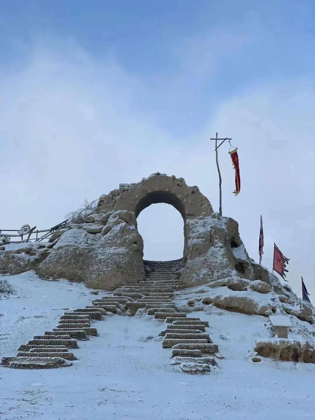 银川贺兰山雪景图片