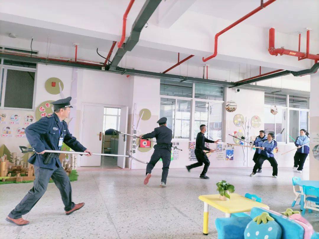 守护安全——十方第二中心幼儿园反恐防暴疏散演练_活动_校园_应急