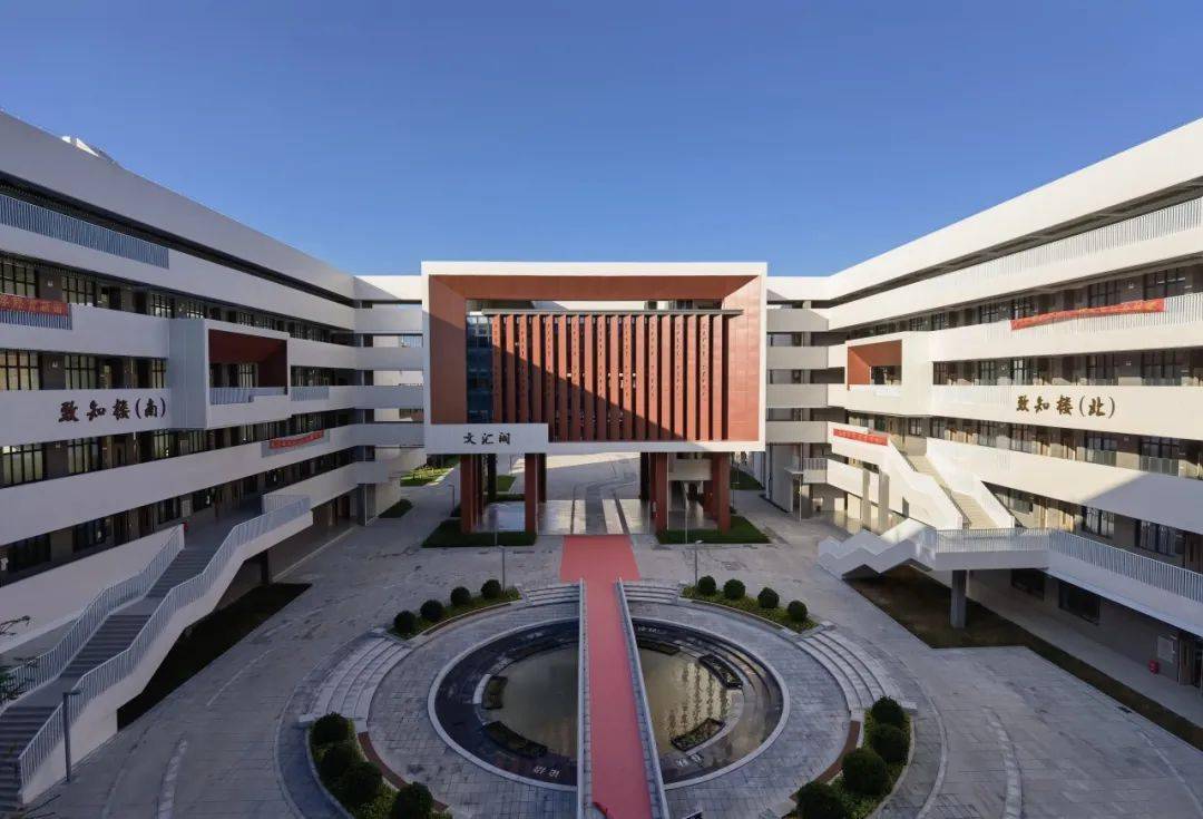 华南师范大学附属中学增城学校是广州市增城区人民政府与华南师范大学