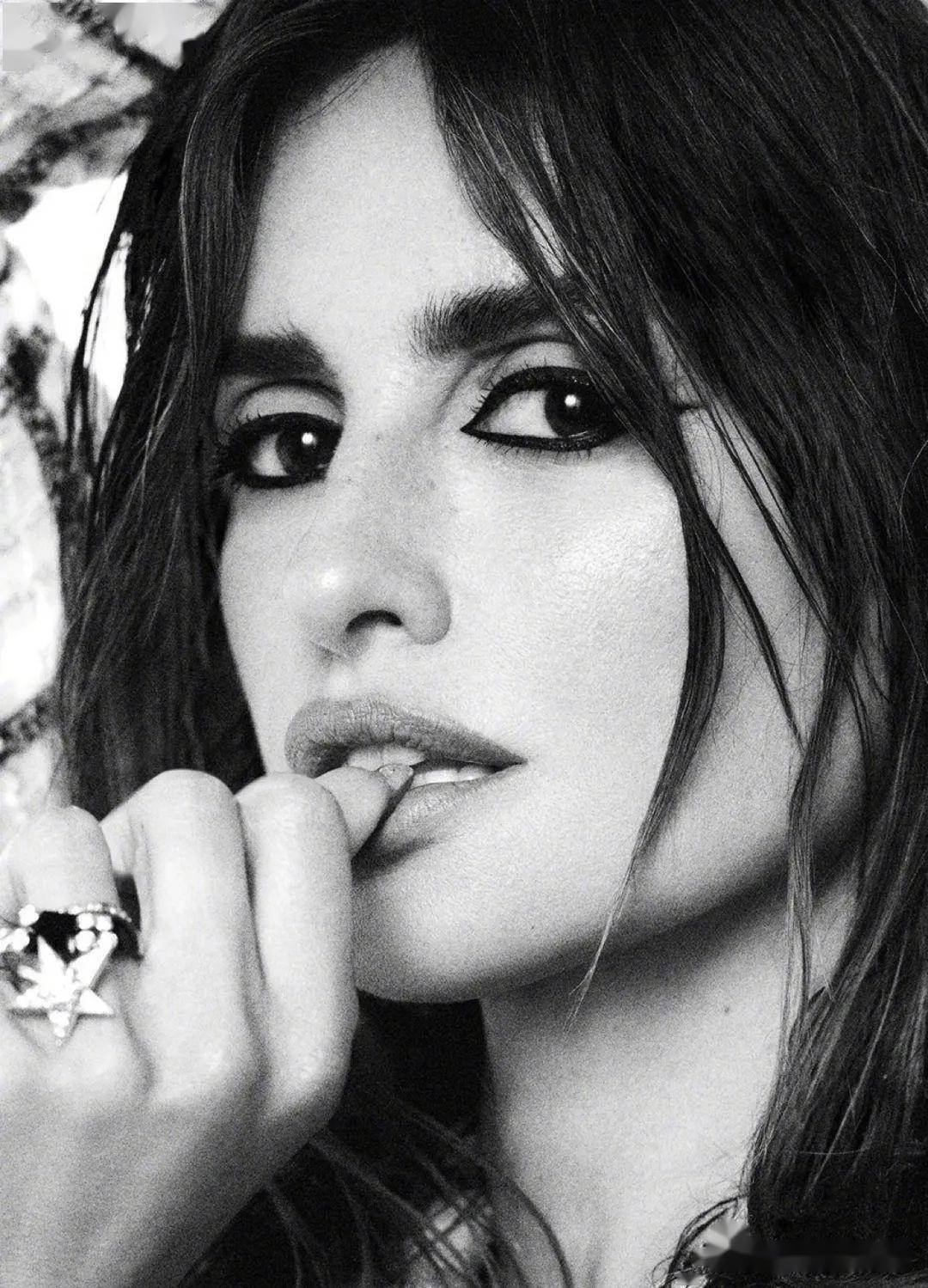 《elle》封面大片,强大气场性感热烈_青睐_佩佩_大牌