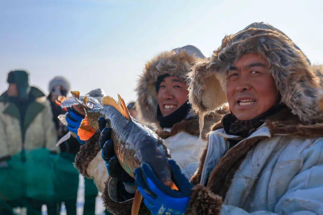 博斯腾湖冬捕活动盛大开幕 八方游客争睹"冰湖腾鱼"盛景_博湖_文化