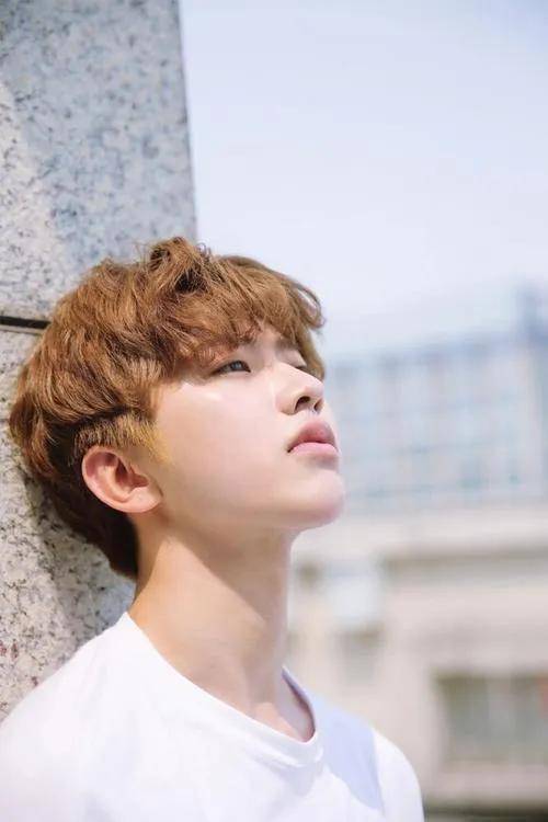 在娱乐圈的波谲云诡中,蔡徐坤的经历无疑是一个引人注目的故事.