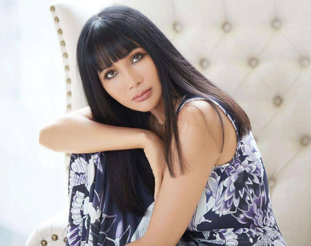 最火女歌手,却因"抢歌"被封杀,经历生死后,重新站起来了?