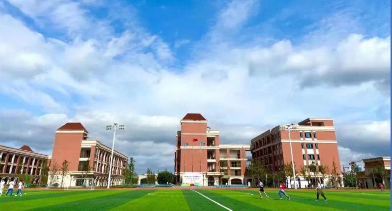 长沙市南雅望城学校是望城区人民政府,望城经开区和长沙市南雅中学为