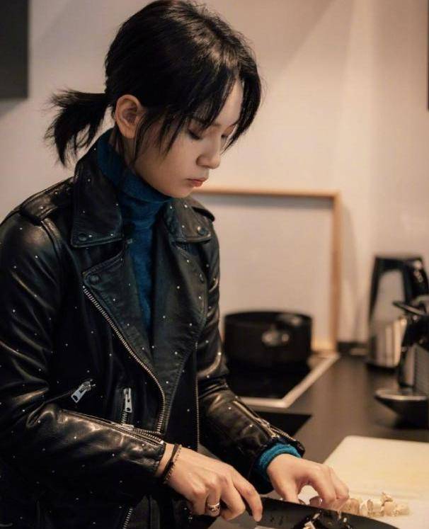 这竟然是她21岁时唱的歌._周笔畅_有毒_图片